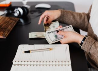 4 Reasons Why You Should Start A Side Hustle