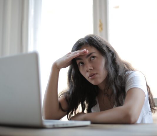 4 Signs Your Body Is Trying To Tell You To Slow Down